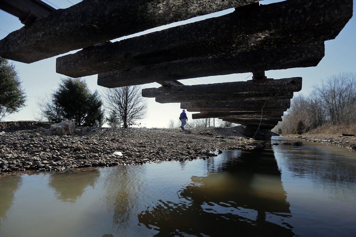 Waters recede in Pacific